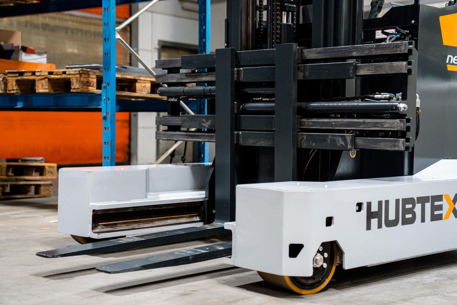 Hubtex Nexx vierweg reachtruck besturing