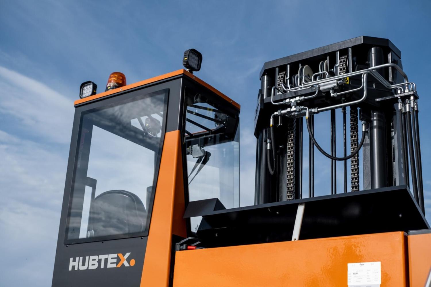 Mast en hydraulisch systeem van HUBTEX MAXX meerwegheftruck voor zware lange ladingen