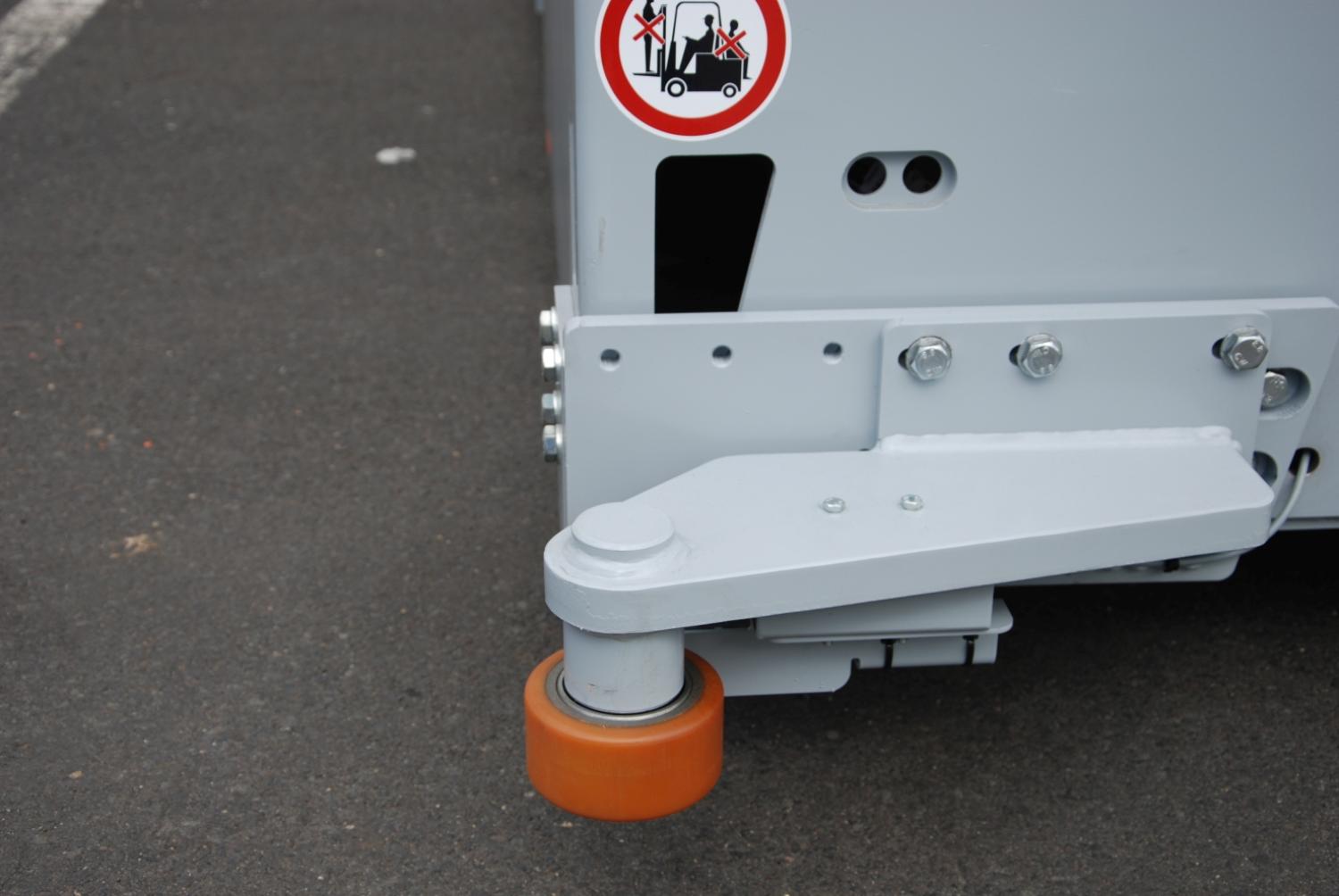 Railgeleidingssysteem voor HUBTEX meerwegheftruck in smalle magazijngangen