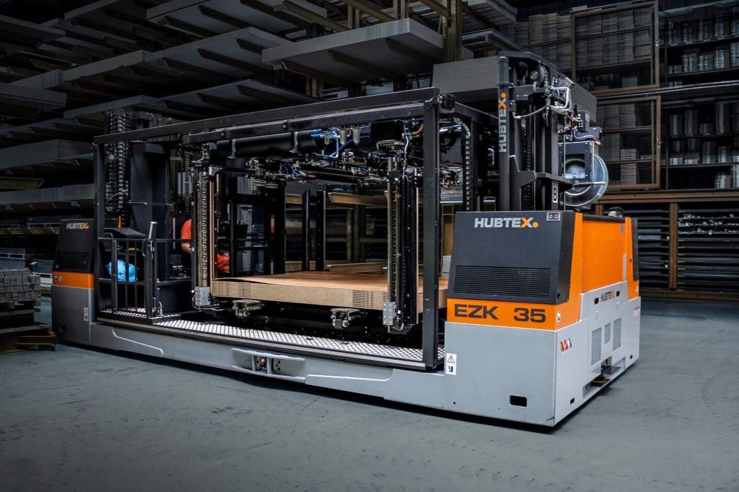 HUBTEX EZK 35 orderpicker voor zware lasten in industriële productieomgeving