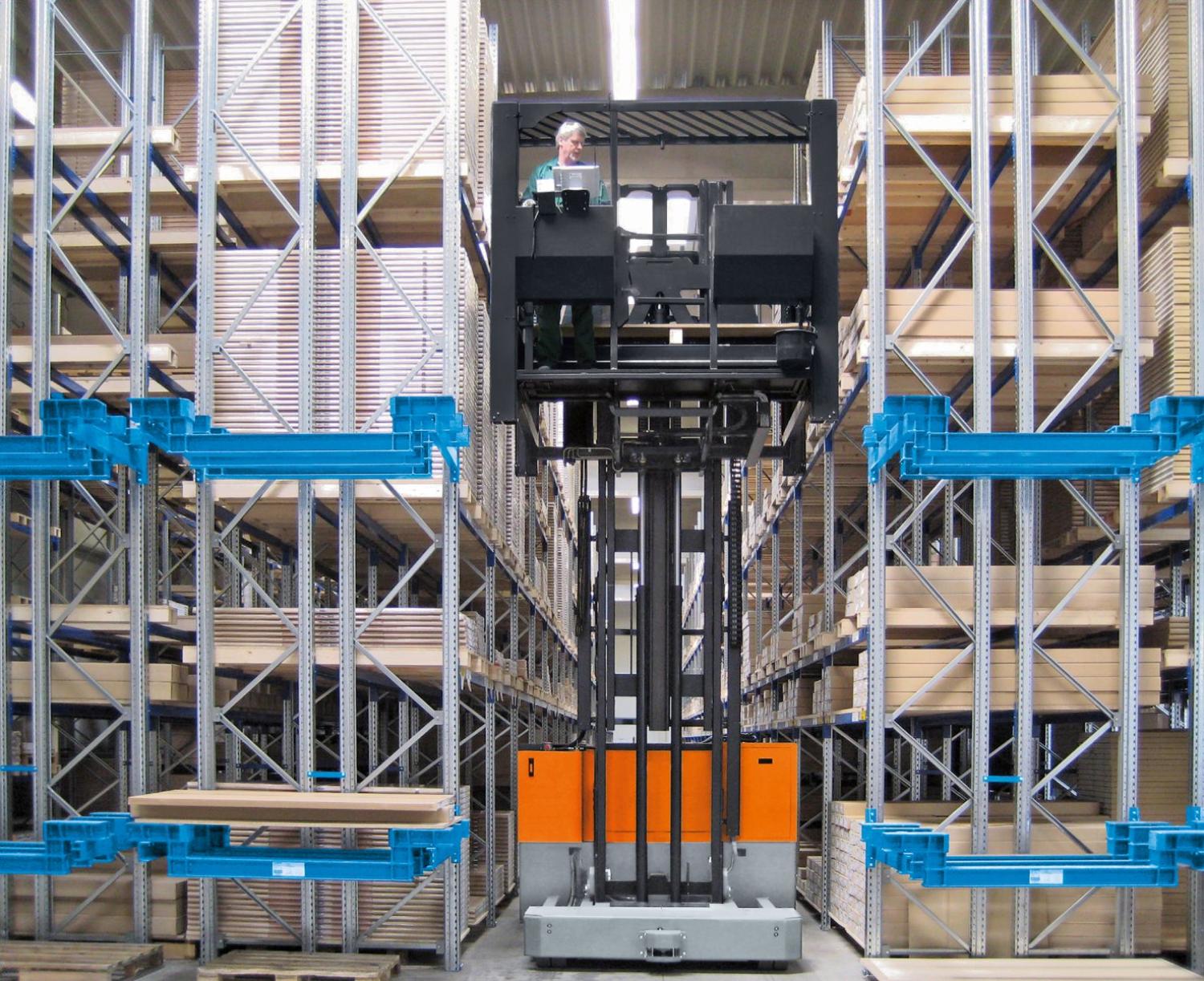 HUBTEX kommissioneerplatform met twee operators voor houtverwerking
