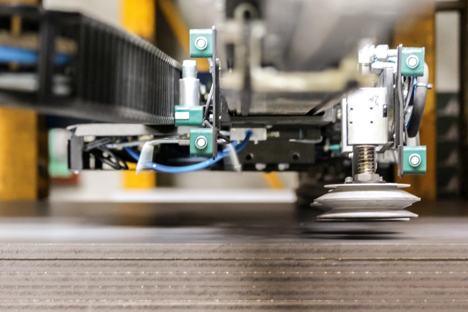 HUBTEX vacuümsysteem voor veilig oppakken van houten platen