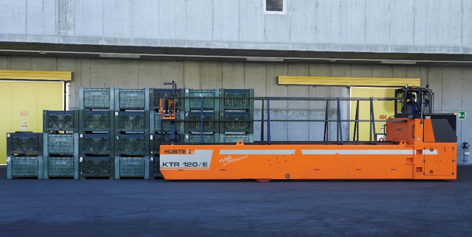 HUBTEX KTR transporter met appelkisten voor intern transport in voedingsindustrie