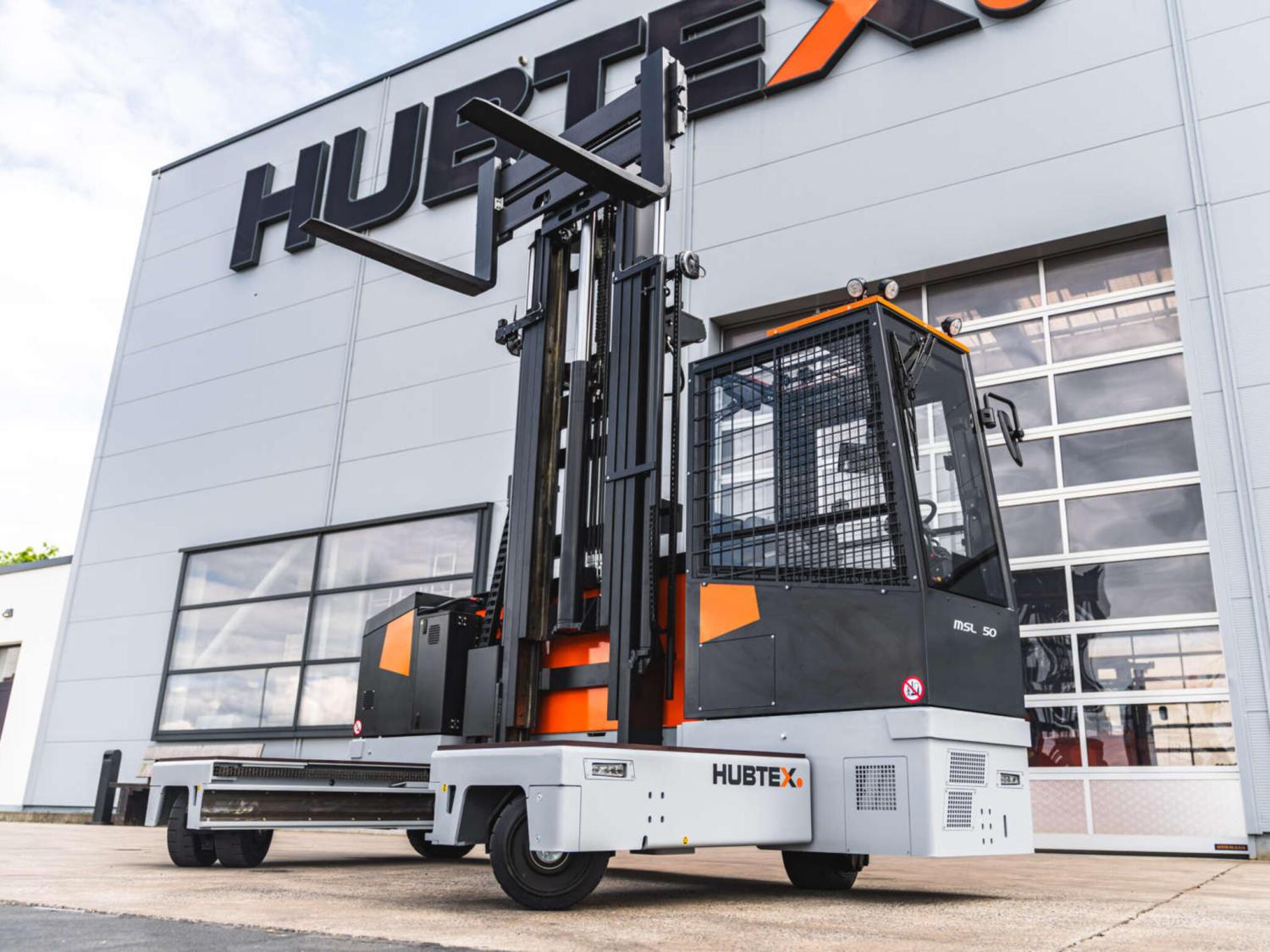 HUBTEX MSL meerwegheftruck voor bedrijfspand met hoge hefmast en vorken