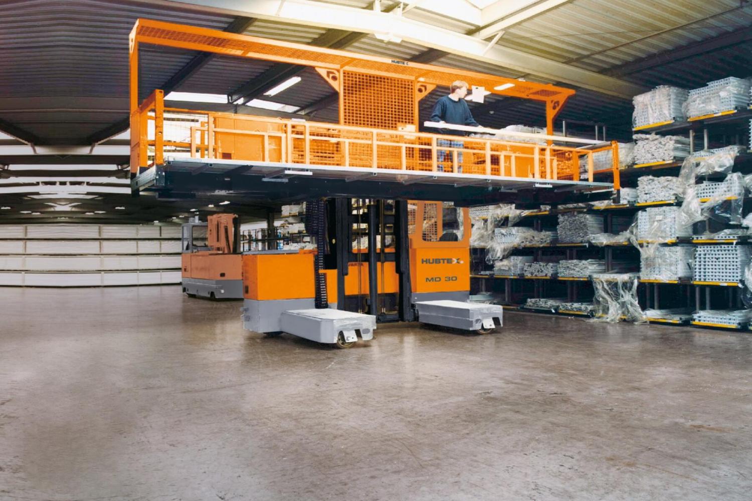 HUBTEX orderpickproces voor kunststof profielen in industriële opslag